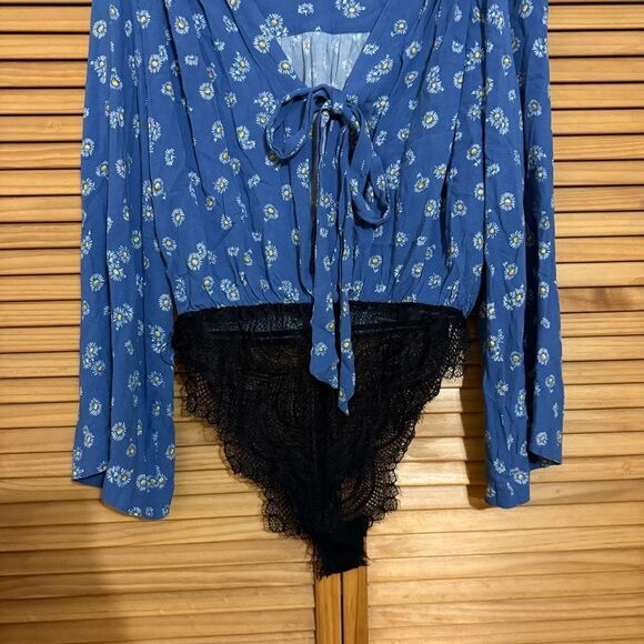 Free People Floral Tie Front Bodysuit size small - Picture 2 of 7